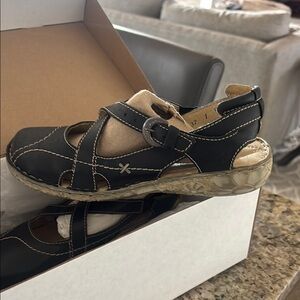 NWB Josef Seibel Sandals.   Euro 37.  US 6 Leather Store Returns
